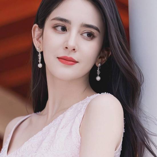古力娜扎是什么脸型，古力娜扎的精致瓜子脸型解析