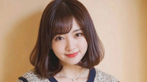 圆脸什么样的发型好看，圆脸显瘦发型指南：选对款式瞬间提升颜值