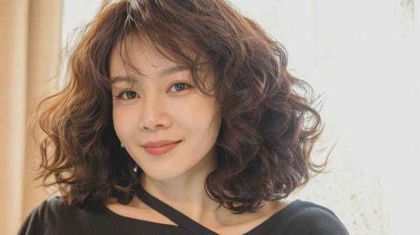 国字脸适合卷发吗，国字脸轻松驾驭卷发时尚造型指南