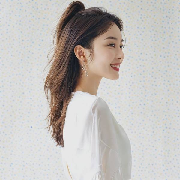 低马尾丸子头怎么扎，慵懒低马尾变元气丸子头七步图解