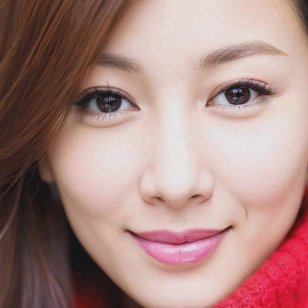 卧蚕和眼袋的区别，辨识卧蚕与眼袋：年轻双眸的隐藏分水岭