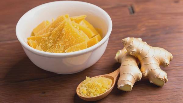 用姜汁洗头发会有什么效果，姜汁洗头：防脱生发的自然奇迹与实用指南