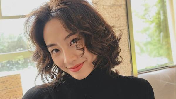 女士烫发的各种款式,探索流行烫发款式打造优雅时尚发型指南