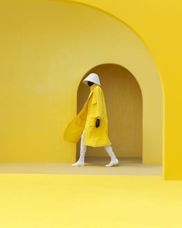 亮黄色配什么颜色好看,亮黄色与高级感色彩的搭配指南