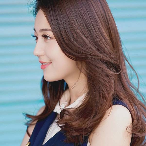 脸色暗黄适合染什么颜色的头发，解析脸色暗黄最显白的潮流发色选择方案